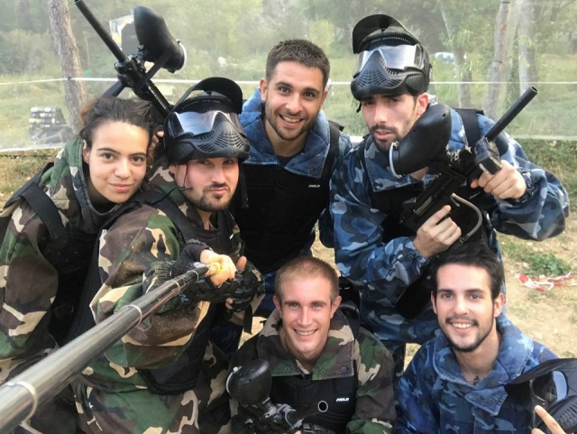 Grupo de jugadores de paintball