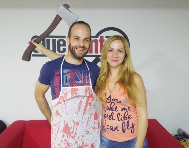  Un couple a surmonté le défi dans la salle d'évasion 