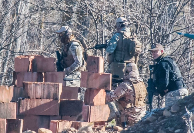  Jogadores de airsoft protegidos 