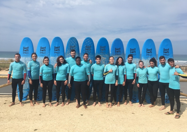  Etudiants de surf en lycra bleu 