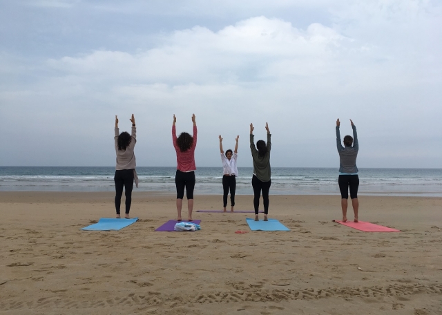  Yoga au bord de la mer