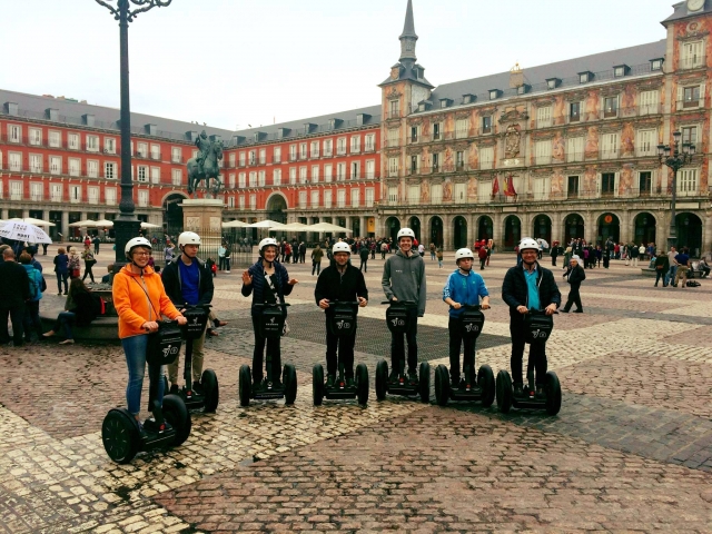 Visitando el centro de la capital en segway