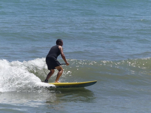 e-19743849-paddle-surf-en-olas15059898206784.jpg