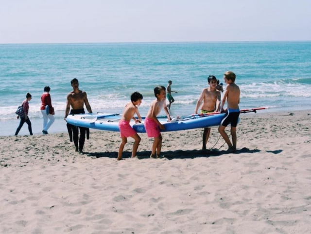 e-19743849-utilizando-la-tabla-de-sup-gigante15059898177813.jpg