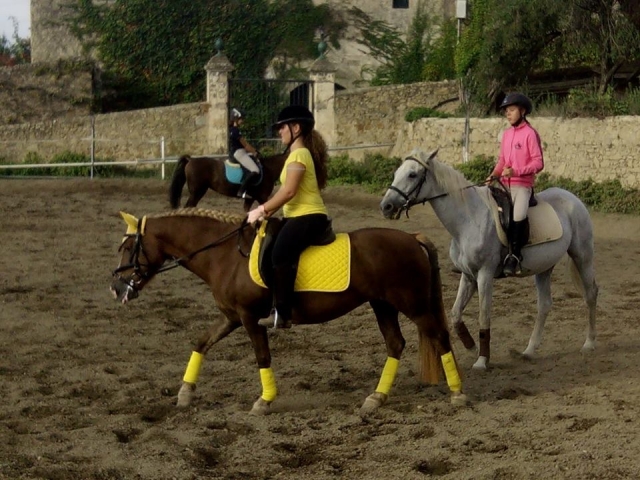 Clases para montar a caballo en Canyet