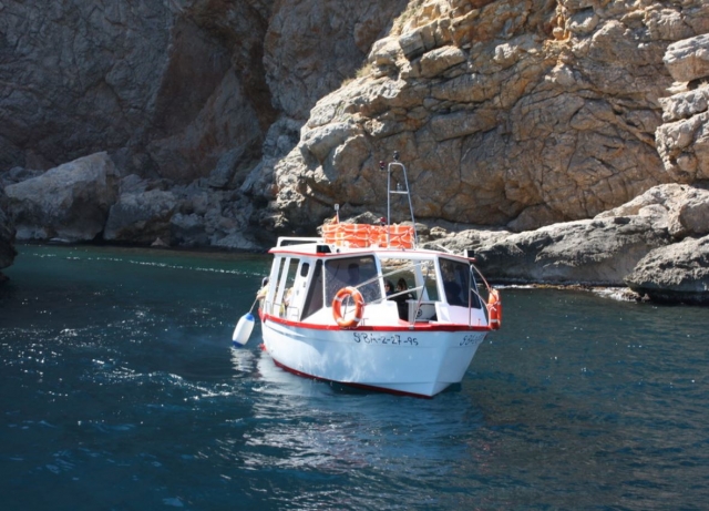 Barco Fadri navegando