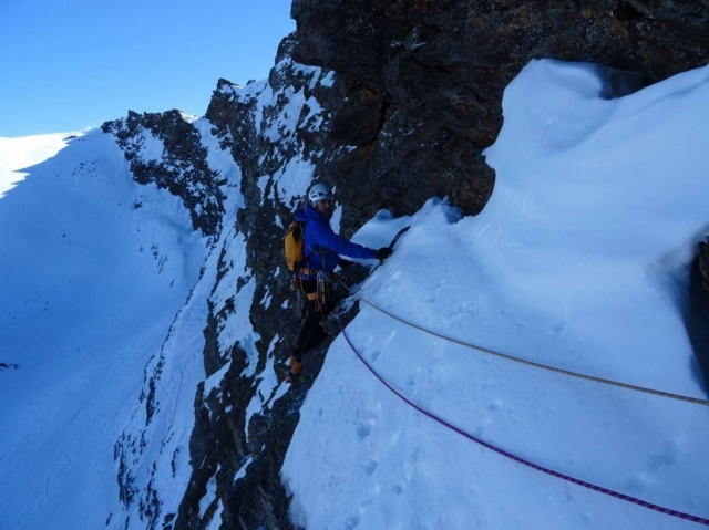  Mountaineering on the snowy peak 