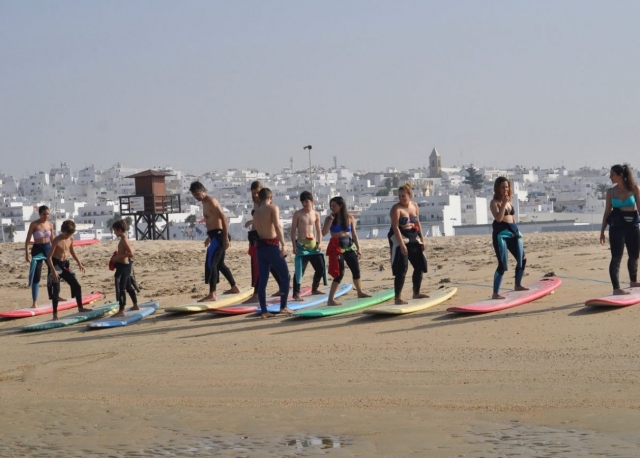 Alumnos de surf de todas las edades