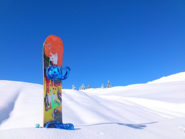 Tabla de snow en la nieve