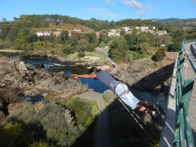  bungee jumping 