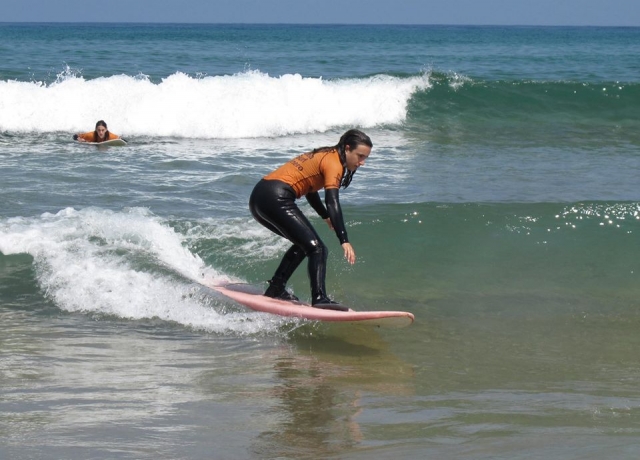 ven a practicar surf