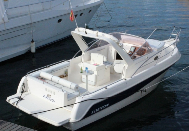 Bateau dans le port d'Orihuela 