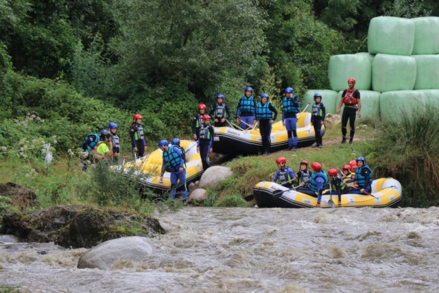  Rafting rafts on the riverbank 