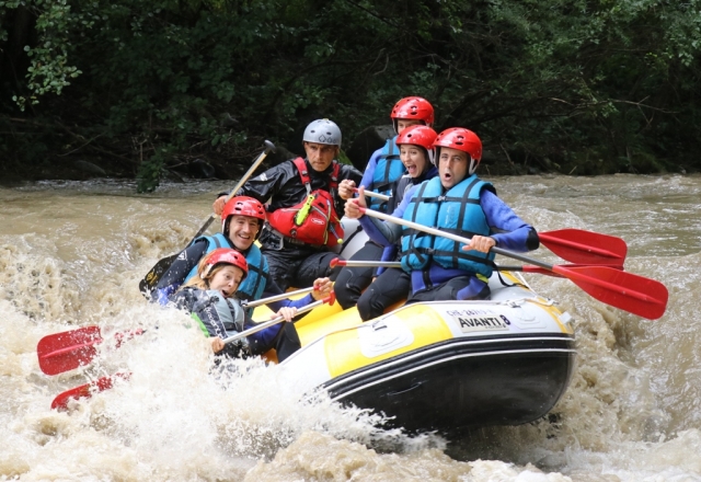 White water descent 