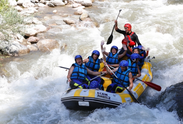  Rafting with a professional guide 