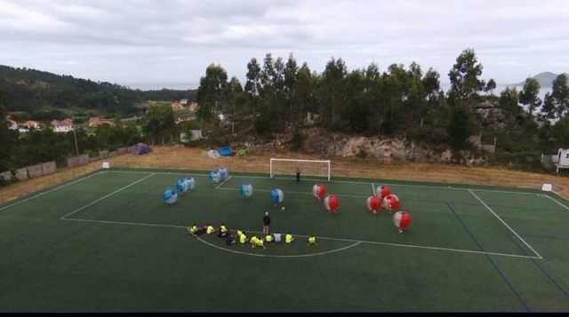 en el campo de futbol