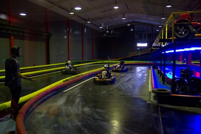 En plena carrera de karting