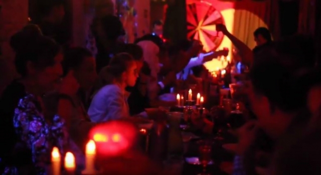 cena con nosotros