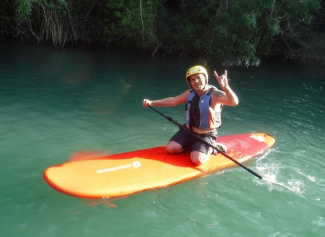  In ginocchio sul sup in acqua dolce 