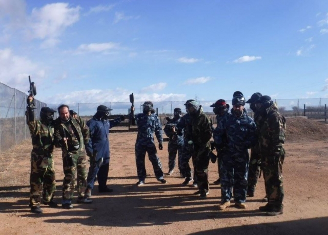  Giocatori in tute da paintball 