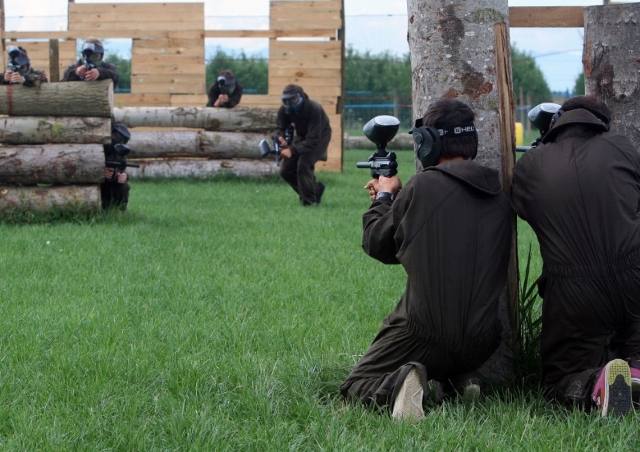  Paintball auf Gras in Sant Pere
