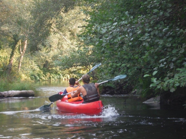 En canoa por el rio sinuoso