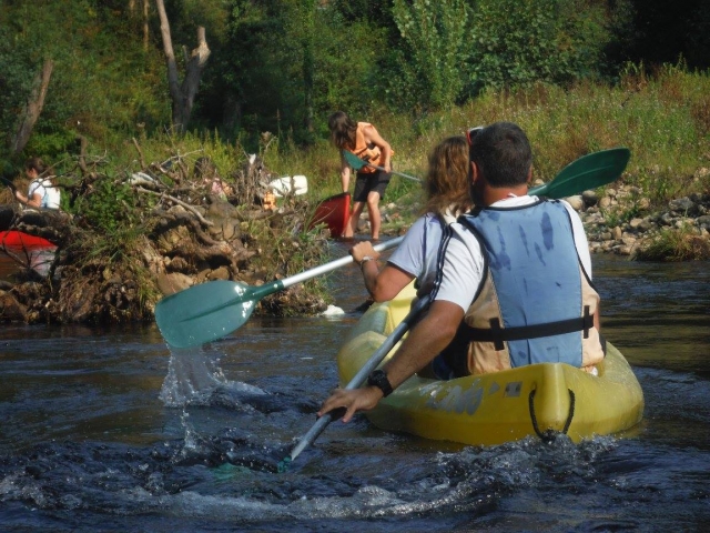 Regresando a la orilla en canoa