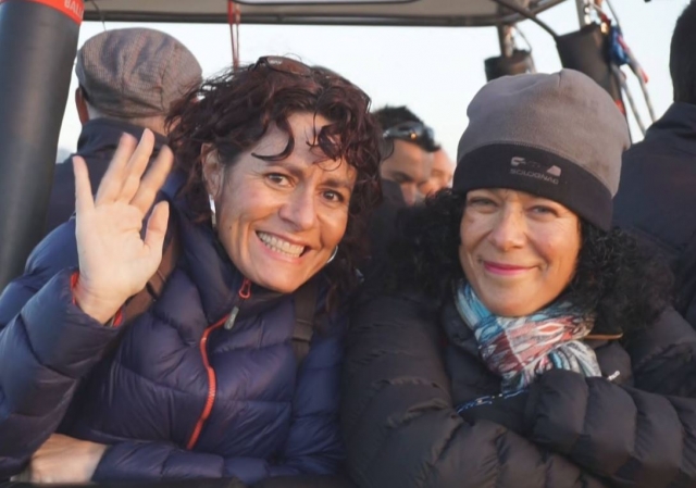 Pasajeras del globo sonriendo