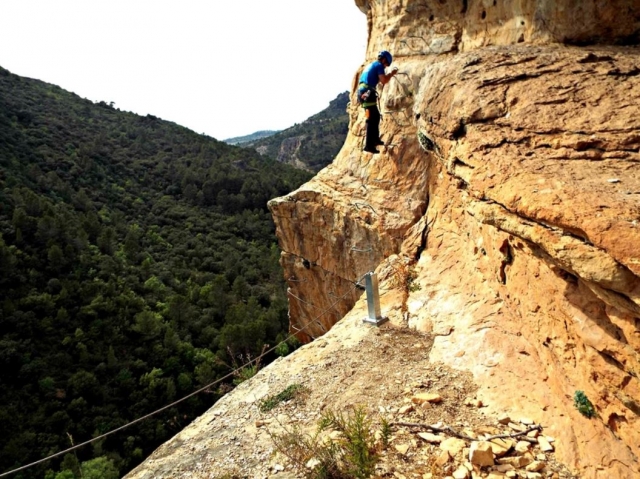  Attaching to the staples in Priego 