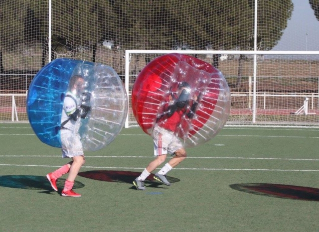 Bubble soccer en campo exterior
