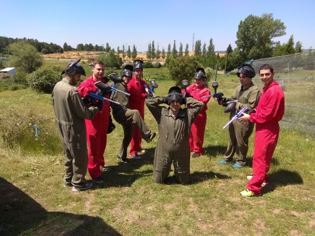  Friends playing paintball 