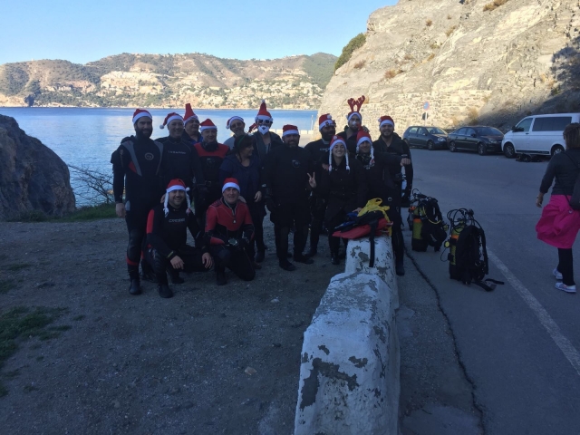  Plongeurs en immersion hivernale 