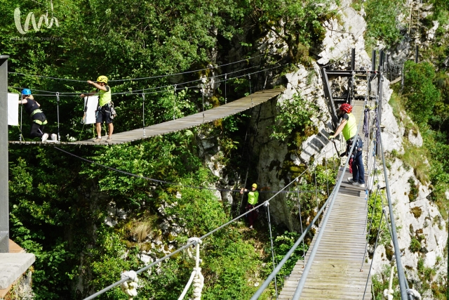  Bungee jumping from the tibetan bridge
