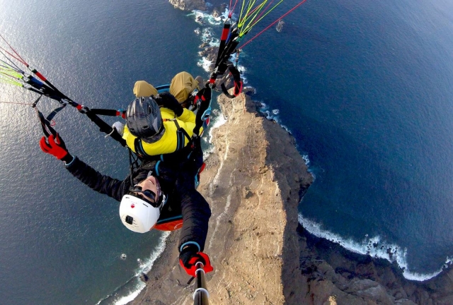  Volando sulla costa delle Canarie