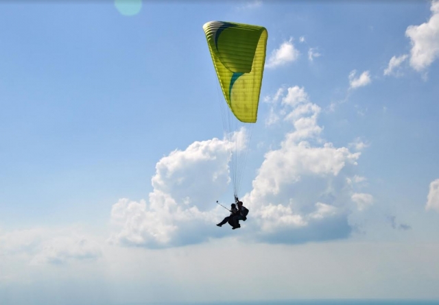 Parapente con instructor y camara