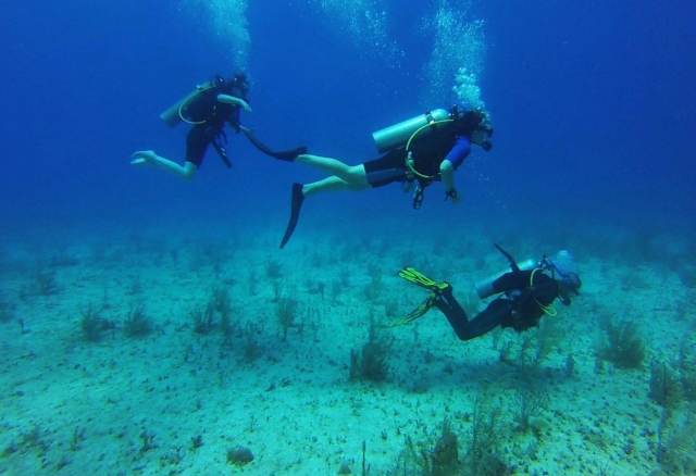 Inmersion de tres submarinistas