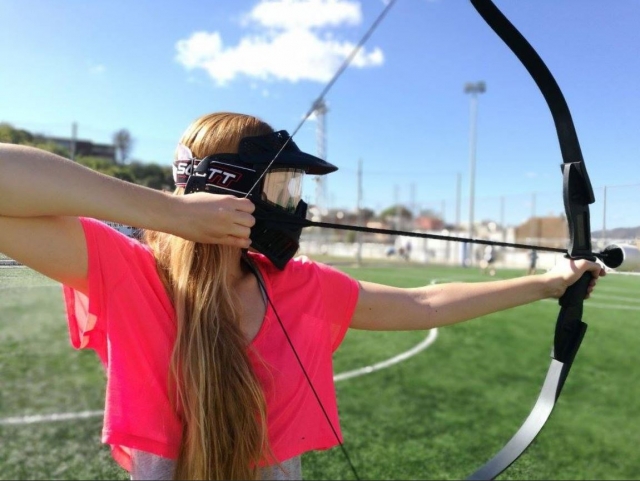 Tiradora en posicion de disparo