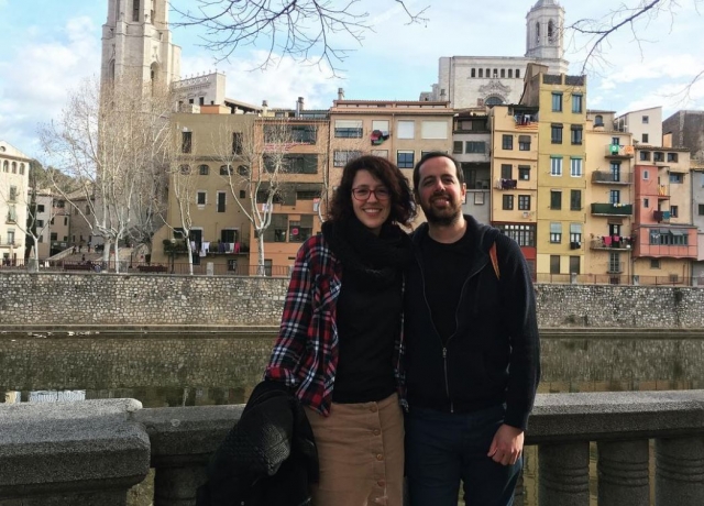  Casal visitando Girona 