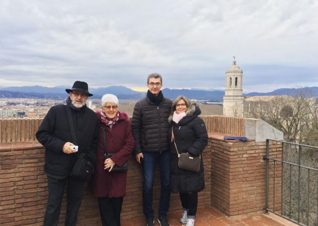  Casais passeando em Girona 