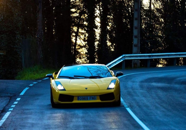  Lamborghini sur la route dans les Asturies 