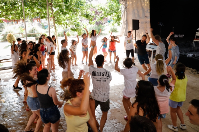 Bailando en el campamento