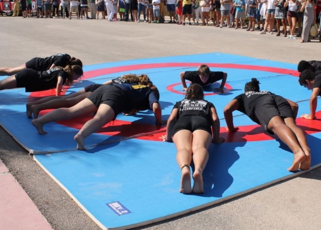  在马扎龙军校进行军事训练 