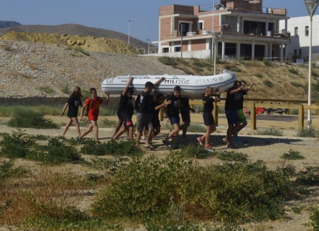  将木筏运送到穆尔西亚军校