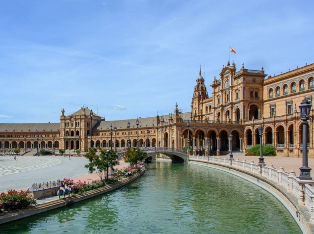  Brücke auf der Plaza de Espana 