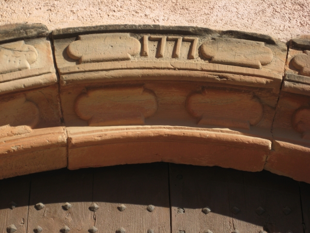 Detalle sobre la puerta en Corbera