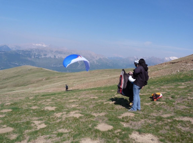 e-19747335-preparando-el-despegue-en-parapente15209375187509.jpg
