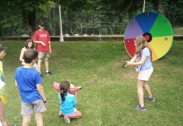 e-19747363-punteria-con-balon-en-el-campamento-de-aisa15211914985384.jpg