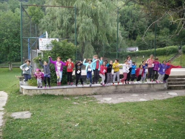 e-19747366-alumnos-del-campamento-de-ingles-en-aisa15211910267985.jpg