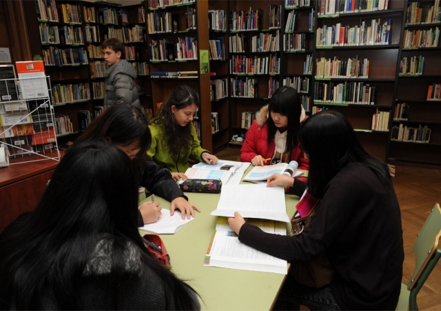 Sesiones de estudio en la biblioteca