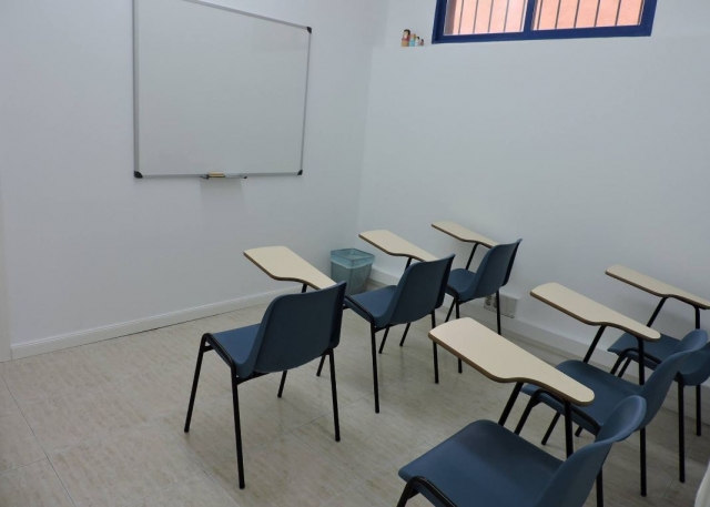  Urban camp classroom in English Madrid 